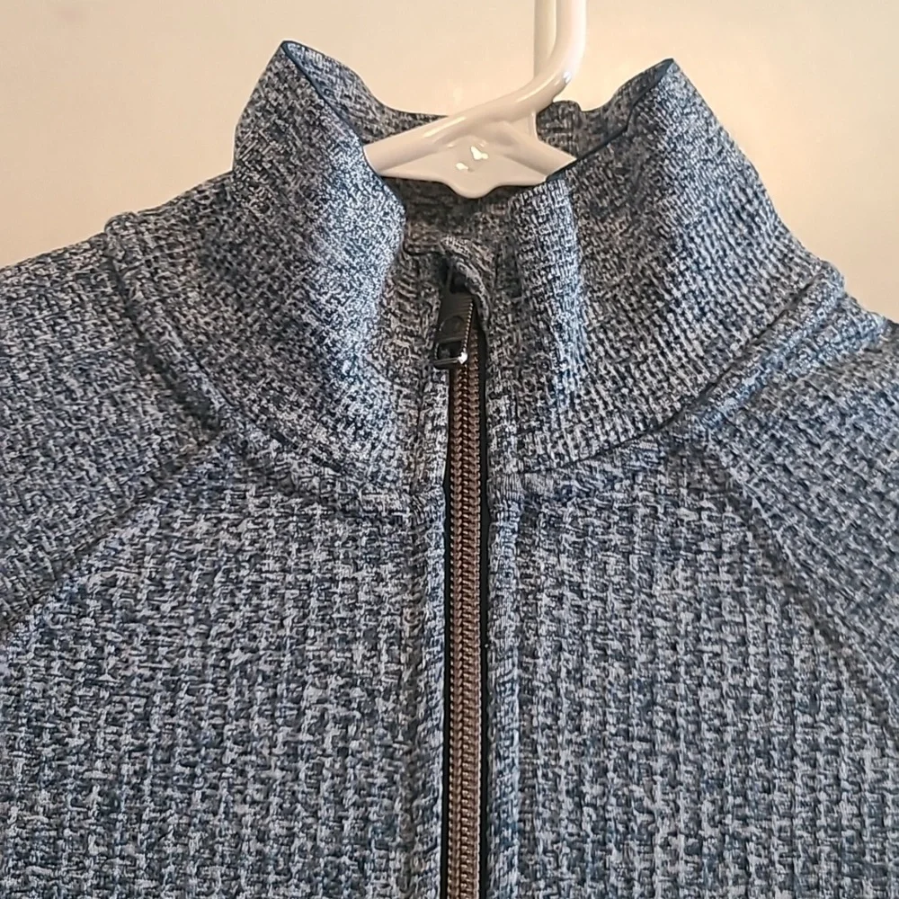 Lululemon Atletica Long Sleeves Active Top, Size 2, Color Light Blue 👌 ✨️ 😀 - Picture 6 of 16